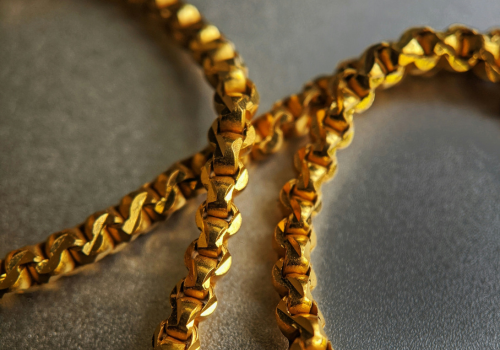 Apos detectar colar de ouro