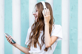 Como ouvir músicas dos anos 70.